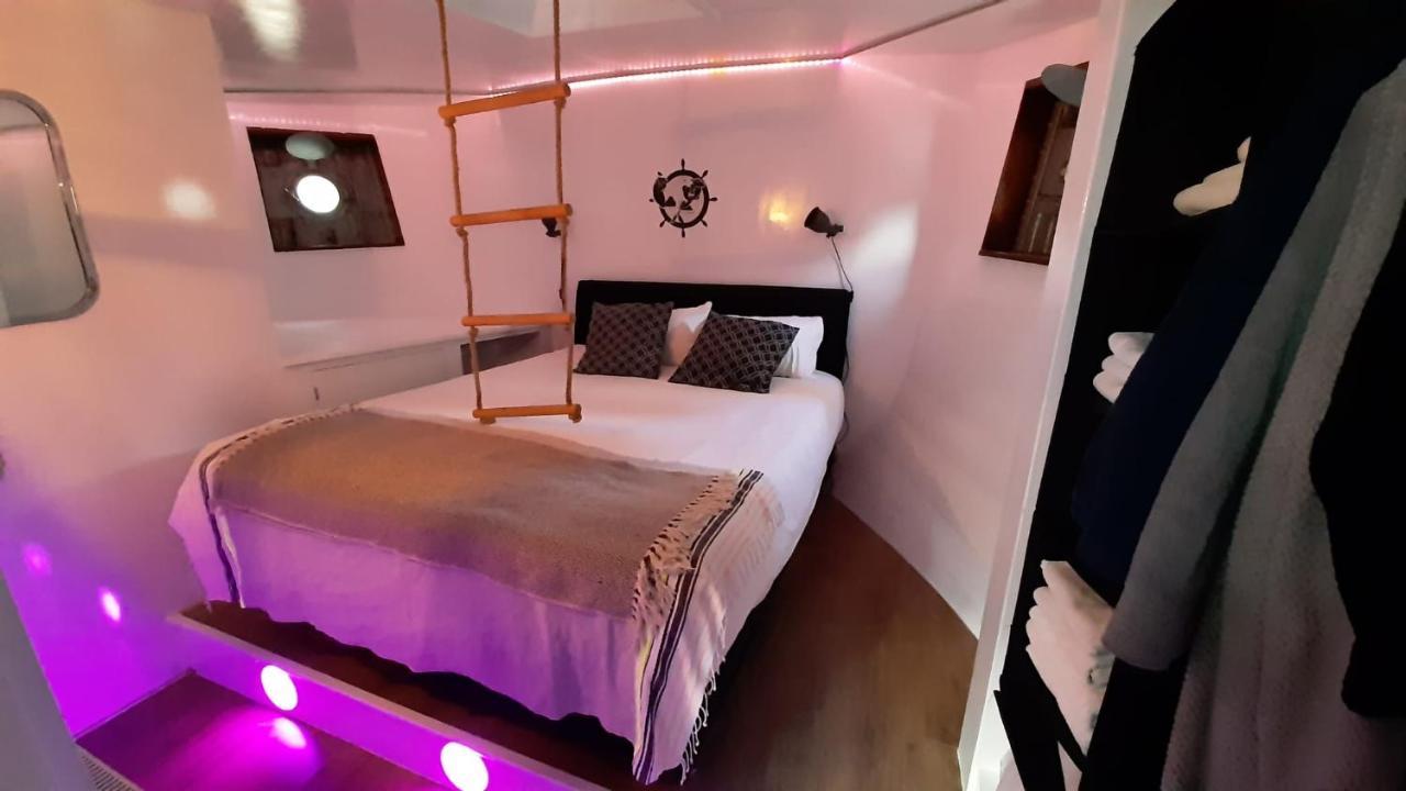 Hotel De Coaster & Aquarium Ponton Rotterdam Zewnętrze zdjęcie